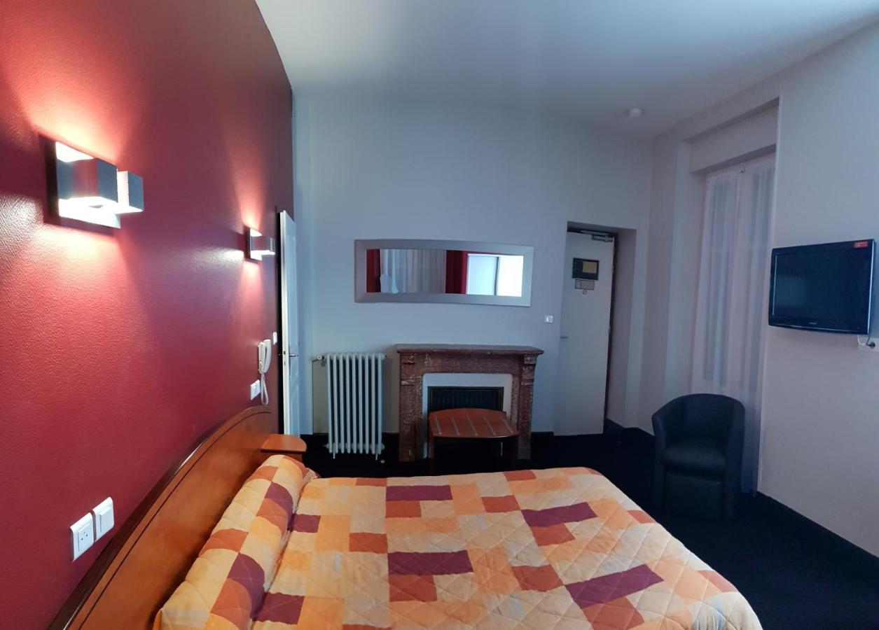 Hotel De La Paix Oloron-Sainte-Marie Buitenkant foto