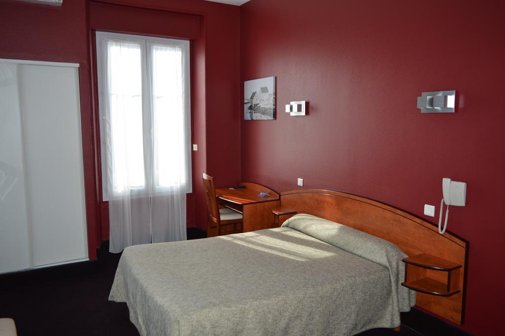 Hotel De La Paix Oloron-Sainte-Marie Buitenkant foto